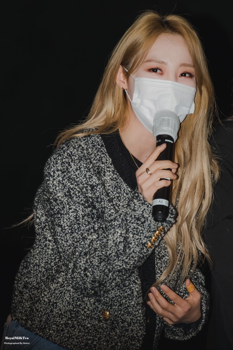 RMilkTea0117's tweet photo. 21.12.4. 마마무 (문별) 무대인사 - 마마무 2021 WAW 콘서트 더무비
@RBW_MAMAMOO #마마무 #mamamoo #문별 #MoonByul #마마무2021waw콘서트더무비 #마마무무대인사 #무대인사 #CGV #CGV영등포 https://t.co/N5e6FHrYVc