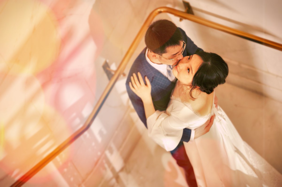 JosephKohn's tweet photo. When kissing your beloved, consider making eye contact with your photographer. If you don't want to do it, it's ok. I can still take epic photos https://t.co/s8OlrM5bD1