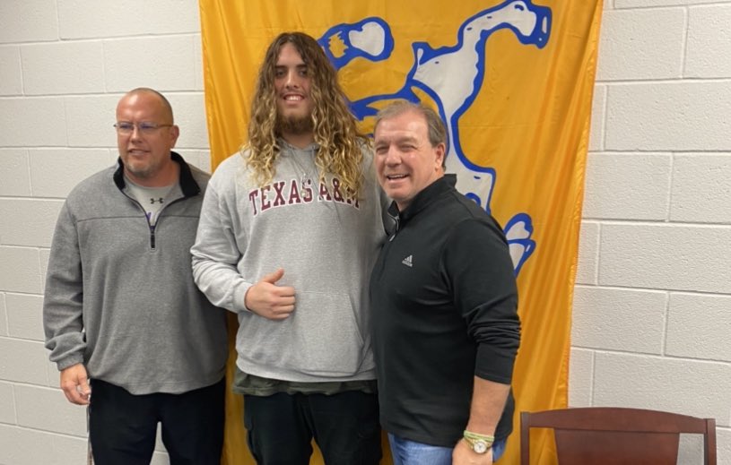 emiller_ram93's tweet photo. Great visiting with Coach Fisher and Coach Henson @Coach_Henson this morning!!! Coming by to check on the Eagles and the big guy @Hunter_Erb66 !!! Excited to see big Hunter in Maroon next year!! Big things coming for the big man!!!@AggieFootball  #BCT #straightlinerecuiting https://t.co/AZDMtZ4jjV