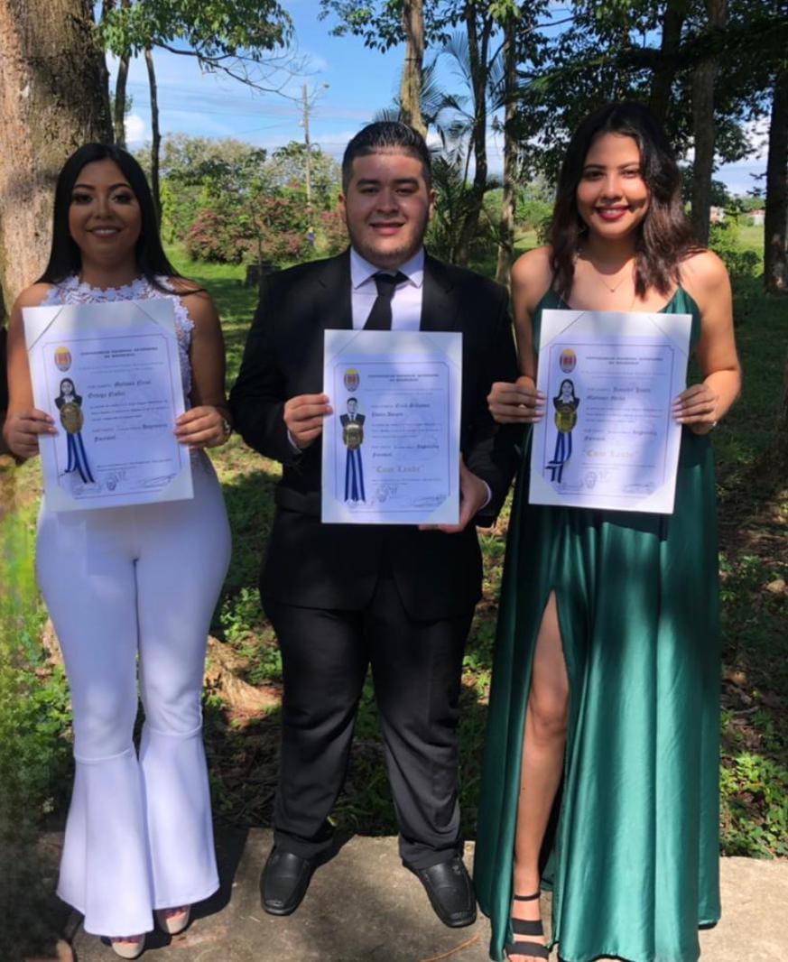 FscHonduras's tweet photo. Queremos felicitar a Erick Salomón Ponce, Jennifer Paola Martínez. Melissa Nicol Ortega, por alcanzar su logro académico obteniendo su título como  Ingenieros Forestales y que fueron parte del FSC Honduras donde realizando su práctica profesional supervisada. https://t.co/Yb70KhqKka