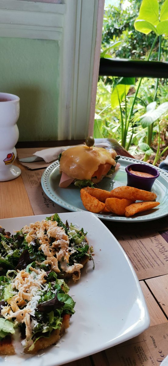 Yozne1's tweet photo. ¿Qué te parece un rico desayuno? 🥗
¡Yummy!

#FoodiePlaces #recomendaciónfoodie #foodiepoblana #apoyemosalconsumolocal #consumolocal #desayuno #rico #chilaquiles #baget #crosssans https://t.co/F76VP6C2IB