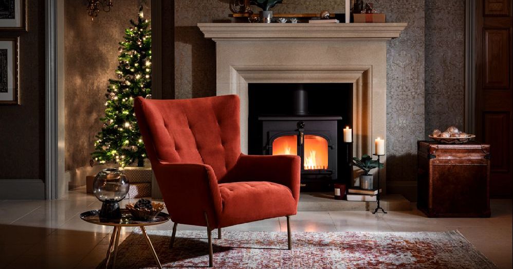 Fire lit, tree up, lights twinkling - it's beginning to look a lot like Christmas 🎄 Discover more holiday decor ideas: bit.ly/festive-home-i…