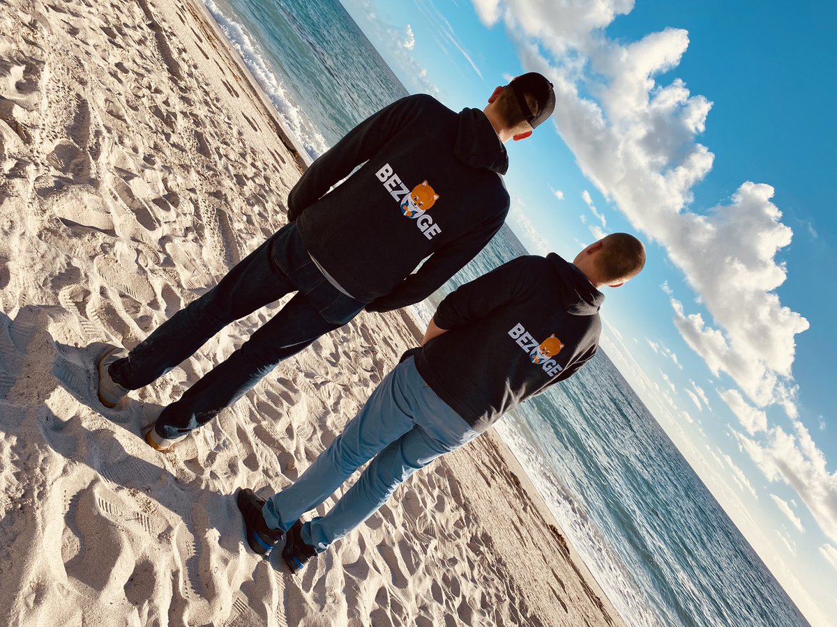 theshibabros's tweet photo. We had an amazing weekend at the Bezoge party during Art Basel Miami Beach!! Loved meeting and hanging out with fellow Bezogians who traveled from all over the world to get together!  Excited for the next Bezoge event!! Photo credit @dxbzak @ Hilton Cabana Miami Beach @bezoge https://t.co/HsKMxawcyz