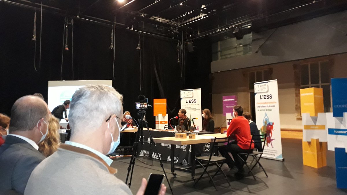 CRESS centre val de Loire remise des prix dans le cadre du mois de l'ESS table ronde avec les lauréats.
@cress_centre <a href="/Groupe_VYV/">Groupe VYV</a> .
En présence de Monsieur Fournier en charge de l'ESS à la région.