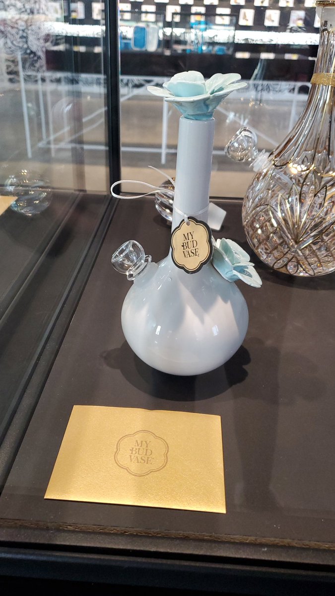 supercraftcanna's tweet photo. @MyBudVase 
These are absolutely gorgeous 😍 

Available at https://t.co/UEDnAmtznR 

#cannabisculture
#CannabisCommunity https://t.co/bT7GqAIEqr