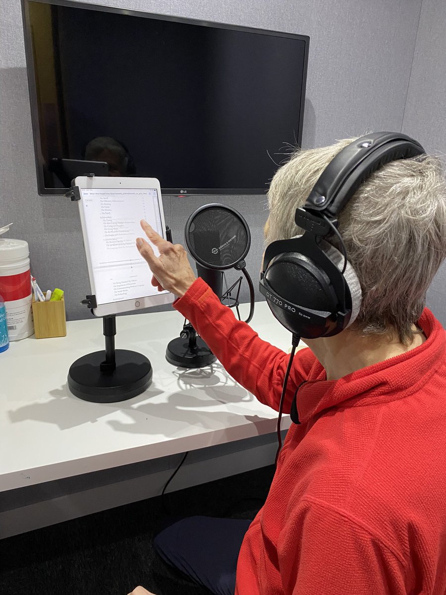 Sooooo happy <a href="/BloomsburyBooks/">Bloomsbury Books UK</a> allowed me to record my new book….and have given me some new banners 😍