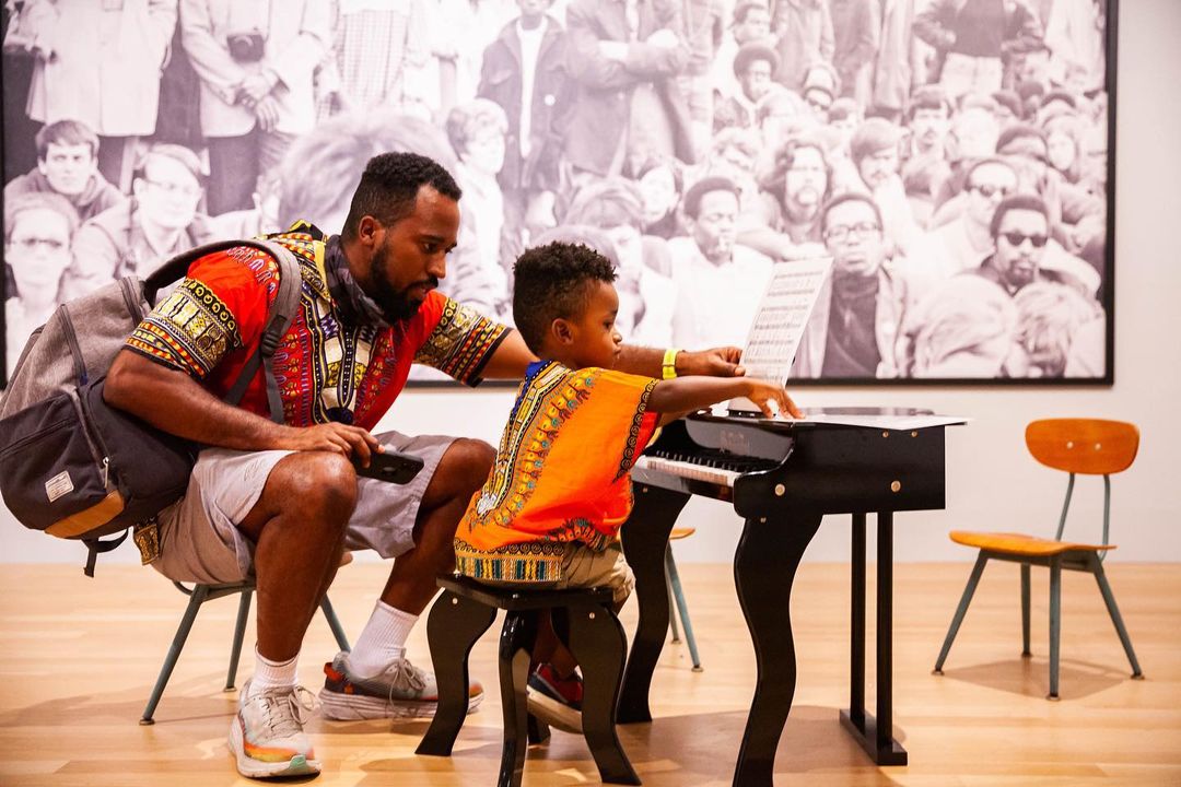 This is your last week to see "Carrie Mae Weems: A Land of Broken Dreams" at <a href="/LoganUChicago/">Logan Center</a>, a part of <a href="/TowardCommCause/">Toward Common Cause</a>. 

Visit now → ms.spr.ly/6014k2z80