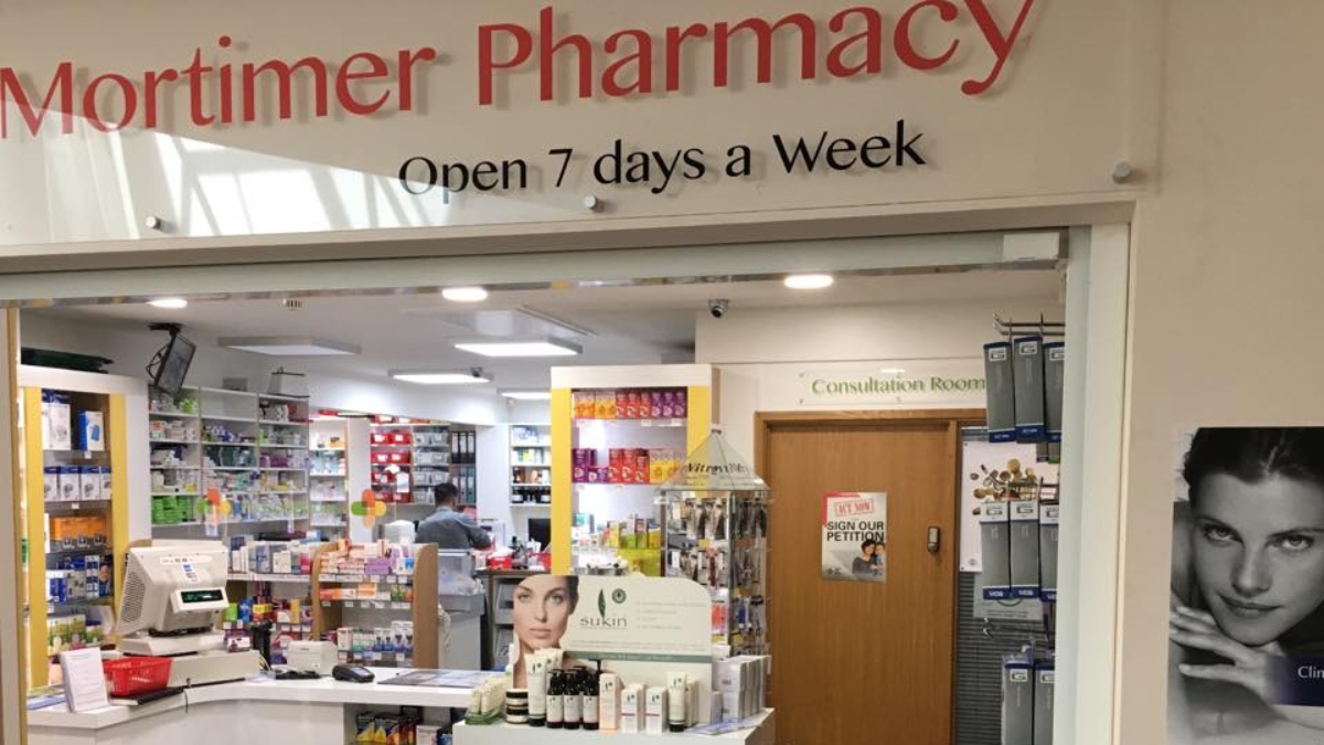 ChemistDruggist's tweet photo. ‘Outstanding’ pharmacist praised for saving teenager from anaphylactic shock

@PharmacyHour 
#pharmacyhour 

https://t.co/b14ey06nWC https://t.co/015YjOUg1X
