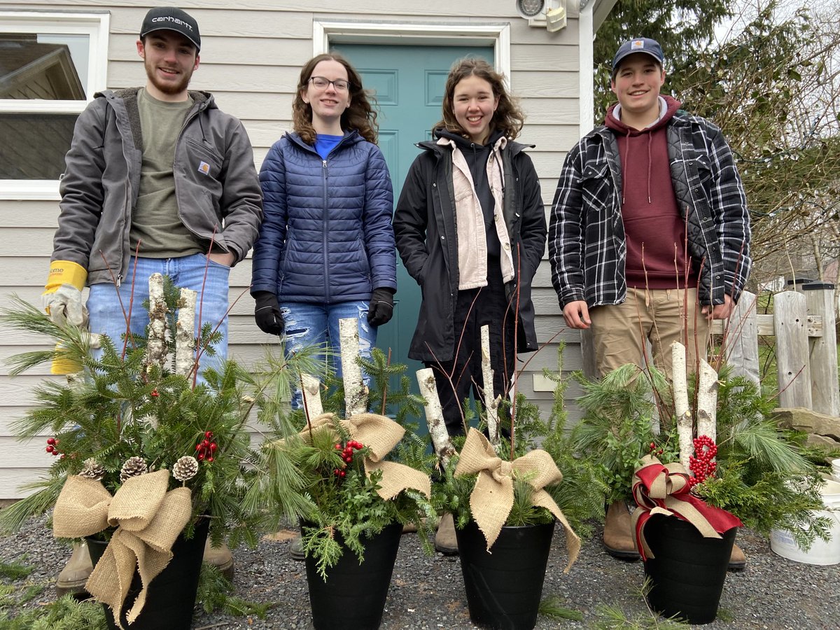 mrwhiteaj's tweet photo. Holiday Baskets! Species recognition from nature to product #Bioislife https://t.co/8rka7A1Jnn