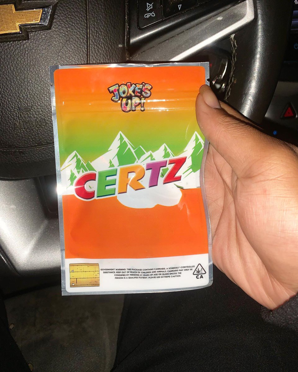ThaWeedGod's tweet photo. Iβm like hol up shawty rollin out the Pack I tell her Roll Up #certz #gassington #hybrid https://t.co/uY6PBLWa59