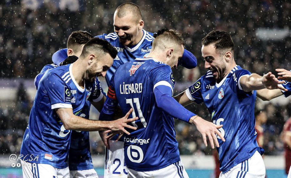 AnaisWalterM's tweet photo. Ludovic Ajorque mérite de jouer dans un très grand club. Et comme aucun d’entre eux ne l’a contacté cet été, il a décidé de le construire avec ses copains 🤩💙💪🏻⚽️🏟 #UnSeulAmour #TousRacing #StrasbourgCoupedEurope https://t.co/XMqsxxsCDY