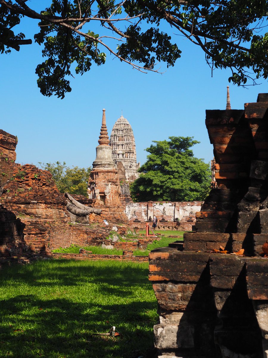 #THAILANDE 📍#Ayutthaya 
A l’apogée de cet ancien royaume, Le Wat Maha That était l’un des principaux monastères bouddhistes, les cérémonies royales s’y déroulaient alors que le Prang principal abriterait des reliques du #Bouddha