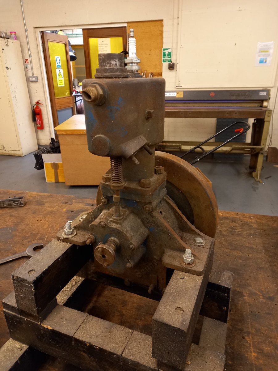 Young Engineers have successfully  replaced the crankshaft in the Briggs and Stratton lawnmower engine. It nows runs smoothly. Next project is to look at restoring our very own Felsted stationary engine,... a little bit more ambitious!