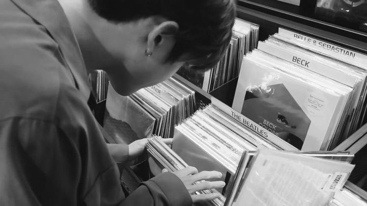 แจฮยอนโคตรจะสเปคที่ไม่อาจเอื้อม ร้องเพงดี เล่นกีตาร์ได้ เปียโนได้ เก็บสะสมแผ่นเสียง ชอบเครื่องหอม ด้านกีฬาก็ไม่เป็นรองใคร เกิดวันวาเลนไทน์แถมมีลักยิ้ม พระเจ้าตั้งใจประทานเขาจริงๆเลย