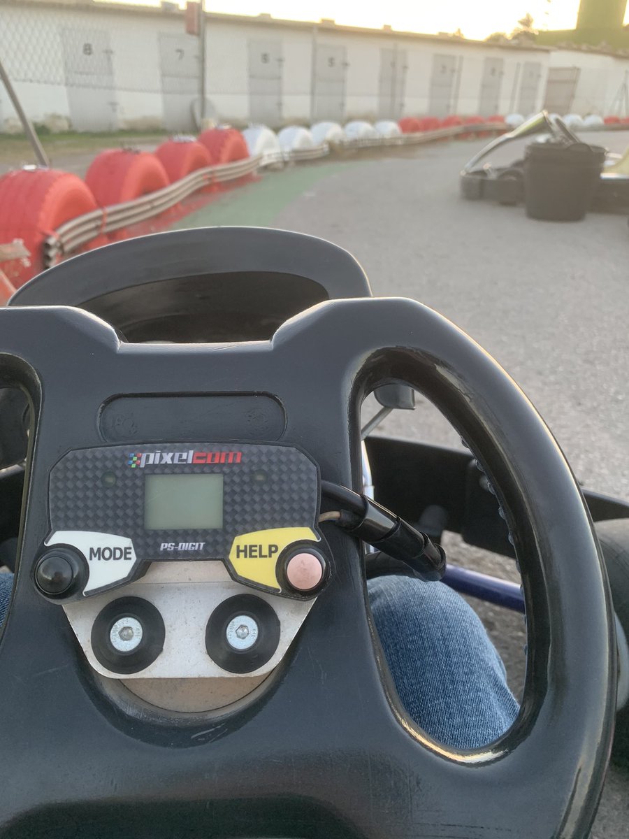 Disfrutando en el karting con los dos <a href="/RedsGaming_ESP/">Reds Gaming E.C 🔴</a> <a href="/JuananFernandez/">Juanan Fernandez</a> y <a href="/karolinho1985/">Karol Campo Rangel</a>