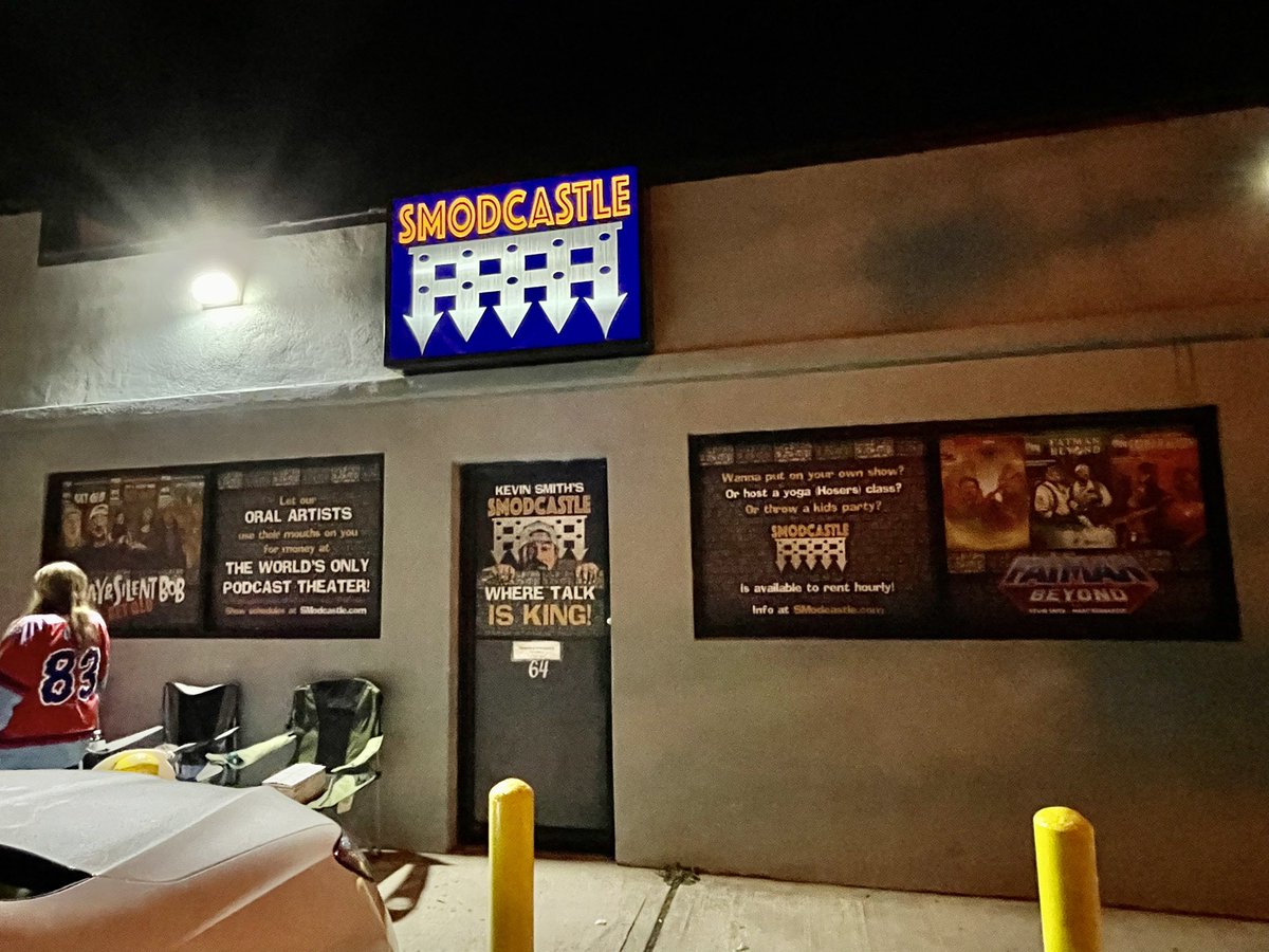 TheMadDogDave's tweet image. Enjoyed my first visit to #smodcastle last night for an event with @ThatKevinSmith. Thank you, sir! Also made sure to visit @The_SecretStash as well as some #viewaskew landmarks before heading home.