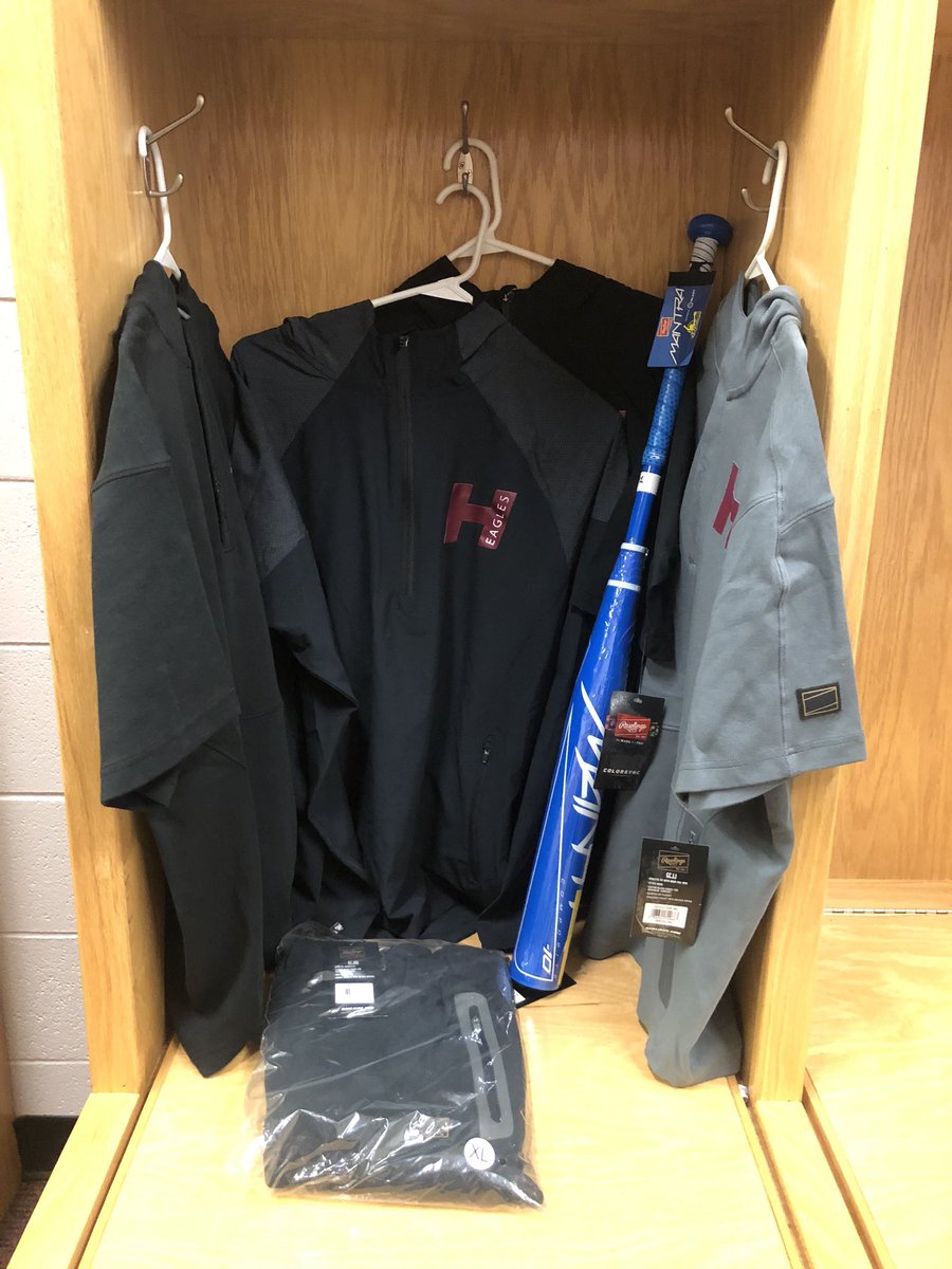 Happy Holidays! We open our Presents early at Hinds Softball! 🎁  

Players’ lockers are 🔥 with new gear!