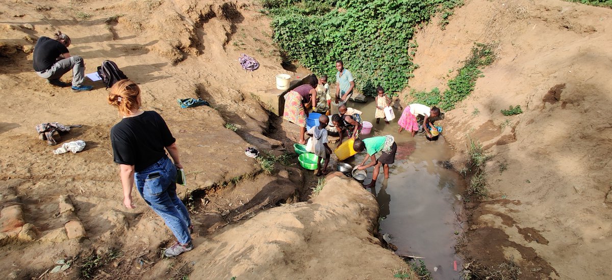 Aquassistance's tweet photo. 5 déc. #JournéeMondialeduBénévolat2021 Un grand merci à tous nos bénévoles qui s'engagent et partagent leurs compétences pour l'accès à l'eau, l'hygène, l'assainissement et une meilleure gestion des déchets dans le monde. https://t.co/gjvPASFu91