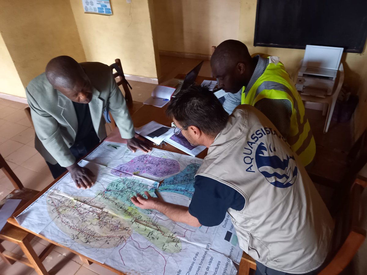 Aquassistance's tweet photo. 5 déc. #JournéeMondialeduBénévolat2021 Un grand merci à tous nos bénévoles qui s'engagent et partagent leurs compétences pour l'accès à l'eau, l'hygène, l'assainissement et une meilleure gestion des déchets dans le monde. https://t.co/gjvPASFu91