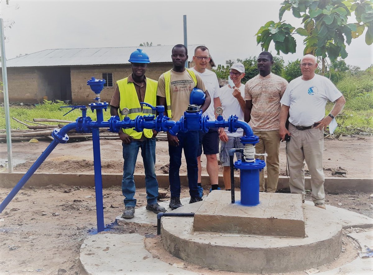 Aquassistance's tweet photo. 5 déc. #JournéeMondialeduBénévolat2021 Un grand merci à tous nos bénévoles qui s'engagent et partagent leurs compétences pour l'accès à l'eau, l'hygène, l'assainissement et une meilleure gestion des déchets dans le monde. https://t.co/gjvPASFu91