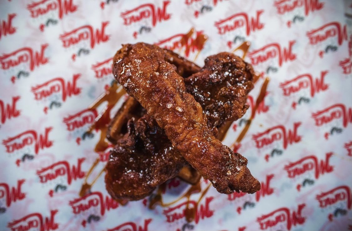 HotChickenMama's tweet photo. Nashville Hot Chicken + Nashville sweet spiced waffles &amp; hot honey maple drizzle 💯 available til 4 everyday #hotchickenmama #nashvillehotchicken #newyorkhotchicken #chickenandwaffles https://t.co/yk15IPAMl1