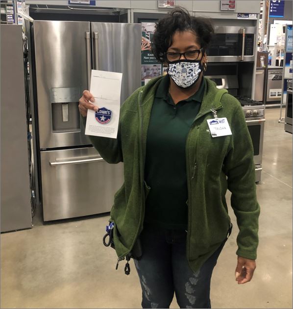 MatthewBeebeR21's tweet photo. Trish in 44 representing green polo and always helping out others in the store.  Great job leading by example Trish!!!!!  Earning silver star today
@ShawnMcpherson @KatieEngen https://t.co/NiSFL2lwHQ