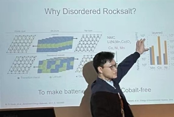 Liquan Pi wins the Hetherington Prize 2021. This is awarded for the best talk at the 2nd year symposium. Liquan's presentation on disordered rocksalt cathodes was judged to be the winner for the effectiveness of his communication. Congratulations, Liquan! <a href="/OxfordMaterials/">Oxford Materials</a>