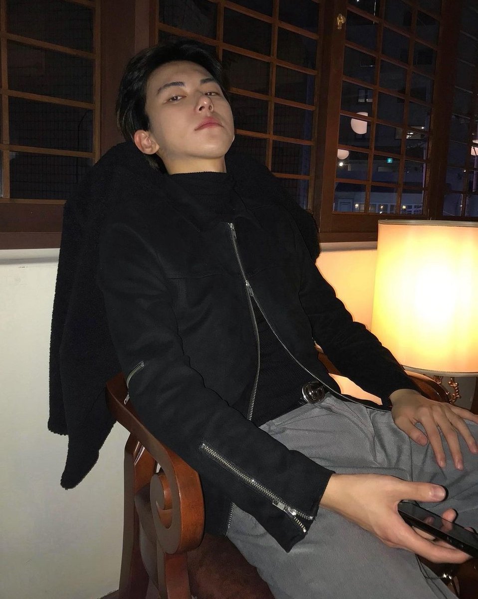 UlzzangDaily's tweet photo. a multitasker 🥰

IG: quaterafter

#KoreanBoy #KoreanUlzzang #Oppa #UlzzangBoy #Ulzzang ✨ https://t.co/E3lWMoN0RD