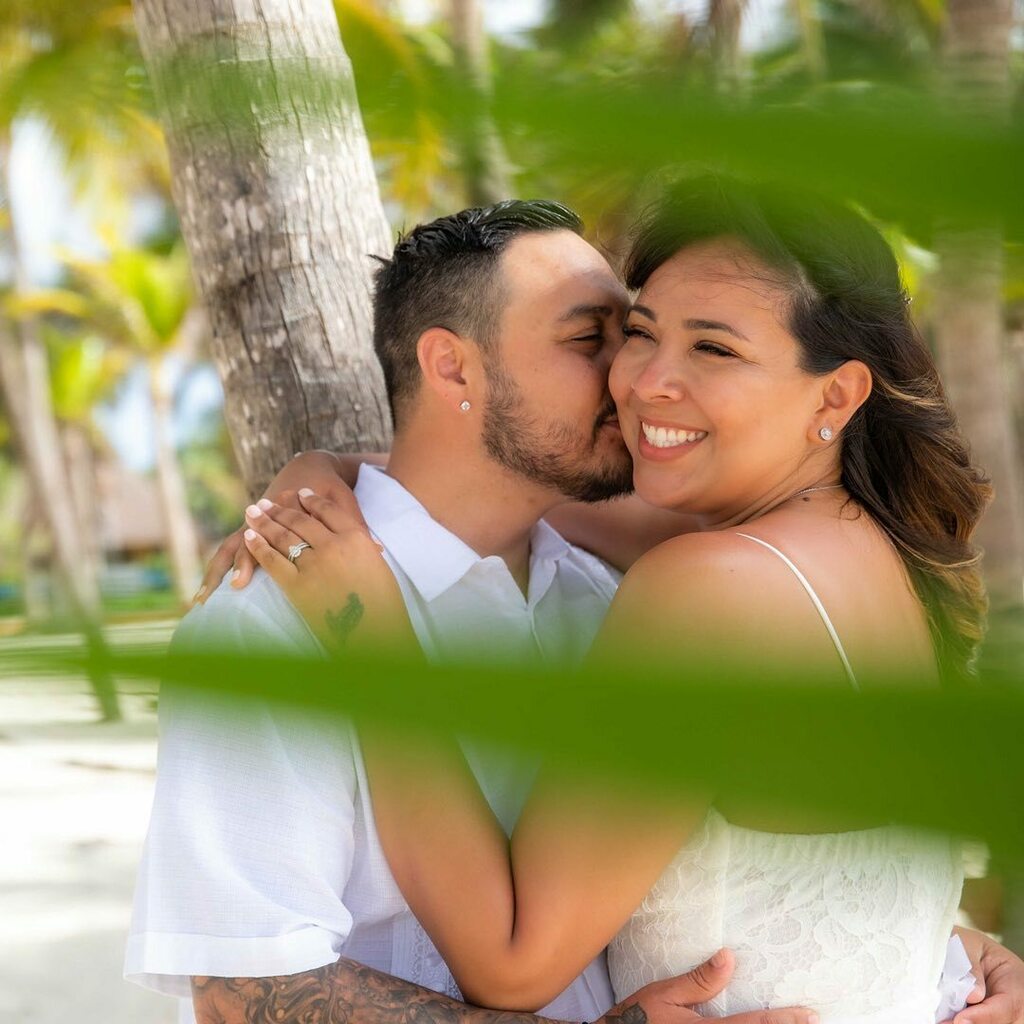 FunSunWeddings's tweet photo. ❤️ELOPEMENTS❤️⠀
⠀
Just the two of you. ⠀
⠀
No guests to juggle, no drama to contend with.⠀
⠀
Intimate, easy, happy, fun!⠀
⠀
Want to know how to make this happen in the Riviera Maya, Mexico?⠀
⠀
DM us now. 😎⠀
.⠀
.⠀
⠀ https://t.co/VZ86yorUrJ https://t.co/2ei8Al515k