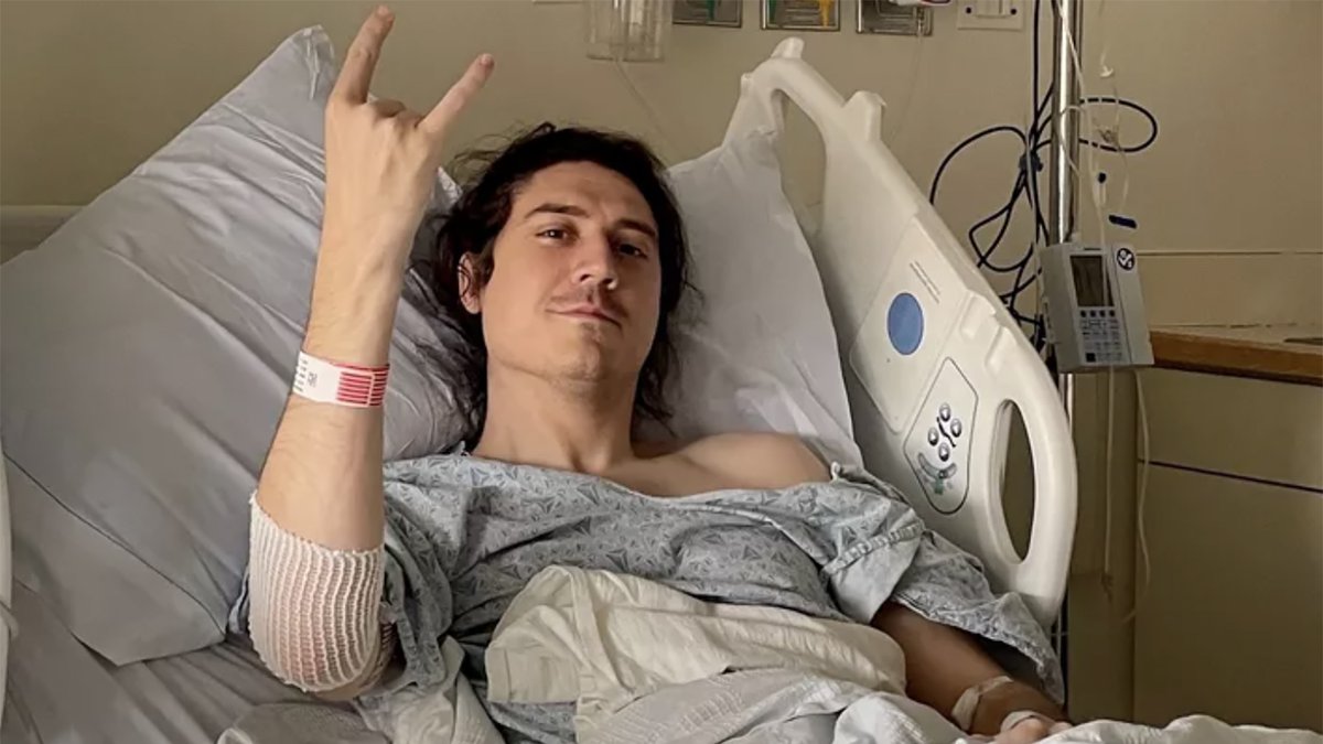 Revolvermag's tweet photo. .@FumingMouth frontman Mark Whelan is fighting Acute Myeloid Leukemia (AML), an aggressive form of cancer, and could use you help. Please donate if you can https://t.co/dlf6ZudXxP https://t.co/bu60QwiN7R