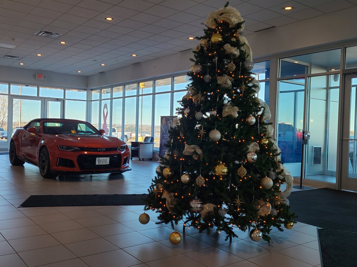 CernohousChev's tweet photo. Now, while this beautiful brand NEW Camaro ZL1 won't fit under our tree in the showroom, you can believe that Cernohous Chevrolet has exactly what that special somebody on your "Nice List" deserves! Give us a call at 715-262-5588 &amp; talk with one of our Sales Professionals. 🎅🌲🚘 https://t.co/C4pBrImzzl