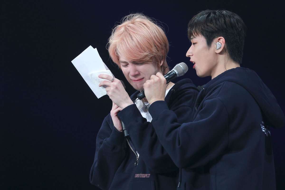 BUTTERFLY35650's tweet photo. 211205 눈젖빵 보며 오늘도 버틸 수 있을 것 같아효.. 김영훈 ㄱㅇㅇ❤️

#THEBOYZ #더보이즈 
#YOUNGHOON #영훈 https://t.co/7ASPVPNKYH