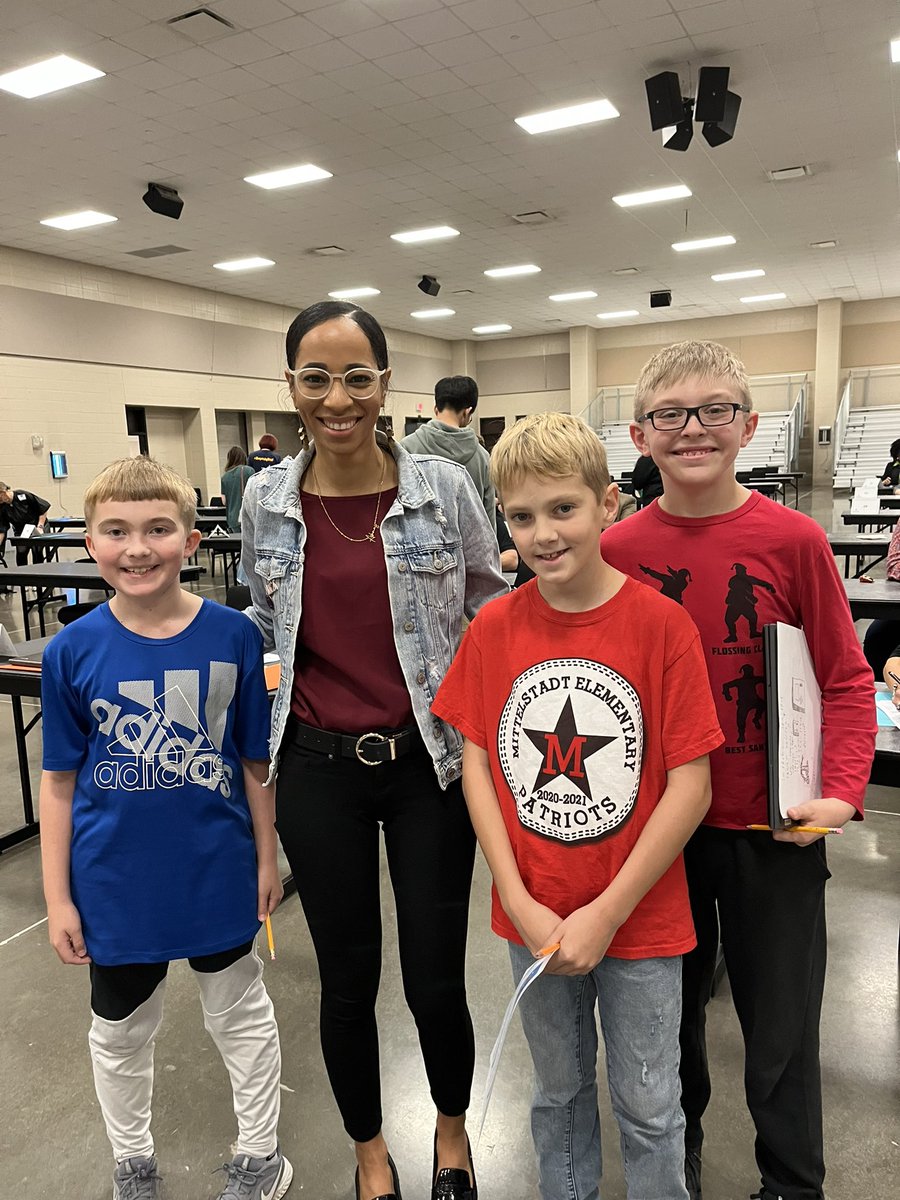 carrie_bickford's tweet photo. Great Day of Design!  Thanks to our expert mentor, our CoderCre8rs have lots of work to to see our project to completion #kleincreates @KleinISD @KleinISD_AdvAca https://t.co/yTuHxZY1df