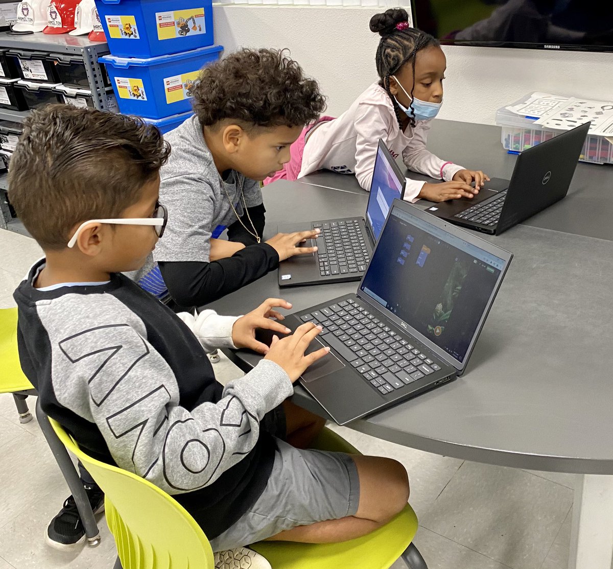 hamiltonengtech's tweet photo. Happy National Computer Science Week! Hamilton Innovators are joining students around the world by participating in #hourofcode. Students are putting their computer coding skills to the test to try and earn as many coding minutes as possible this week! #innovatorlife
#CSEdWeek https://t.co/rZW6D6xvvn