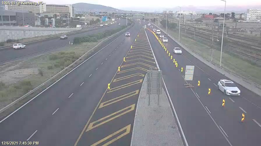 CapeTownFreeway's tweet photo. #RampClosure due to Roadworks: N1 Inbound @ M5 South ramp, use alt route #BoozeFreeRoads https://t.co/lIpUVTxJNv