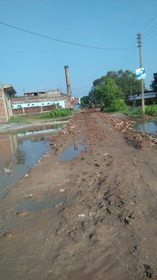 कठकुइयां रेलवे स्टेशन रोड़ और कठकुइयां से कुबेर स्थान तक का रोड श्रीमान आप बोले थे कि बारिश के मौसम के बाद बन जायेगा सर आप येक बार इस पर भी ध्यान दीजिए जनता आपकी ही हैं और आपकी ही रहेगी इस रोड़ पे हमेशा दुर्घटना हो रही हैं खराब रोड़ के चलते कठकुईया कुशीनगर up