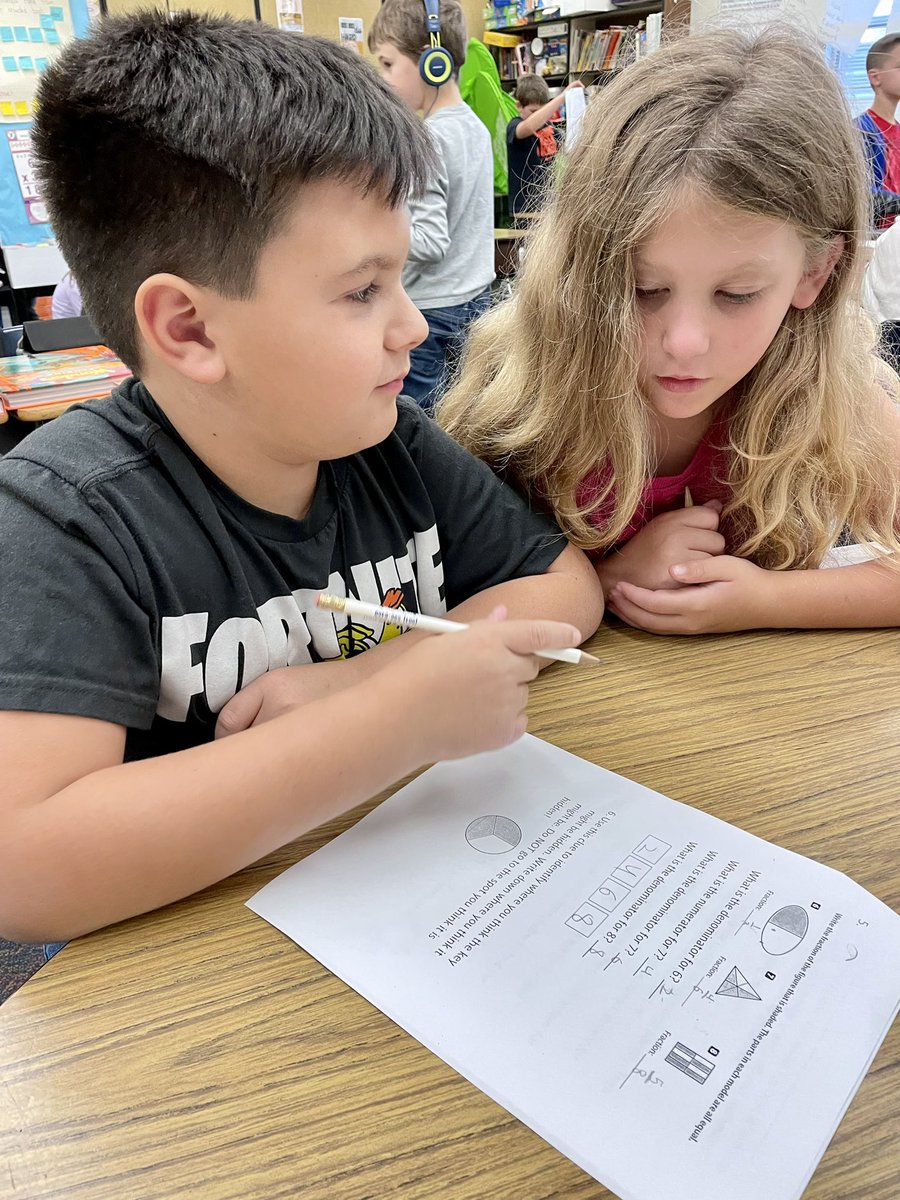 kellyzoucha's tweet image. Break Out Box! Ss worked together to solve fraction mysteries to discover codes to unlock the box! 🎉Thanks @MrsHengesbach for all your help! #celebratelps @CitrusSchools