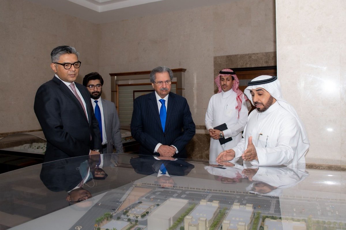 Shafqat_Mahmood's tweet photo. Visited Technical and Vocational Training Corporation in Riyadh today and had a very good discussion with Governor Ahmed Bin Fahd Al-Fuhaid. We agreed to explore areas of cooperation between the two countries in the skills sector https://t.co/NBNdozpYAC