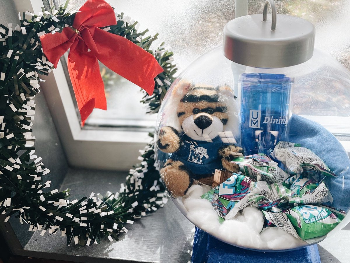 Your opinion matters!
Take our 3 minute survey and help improve the dining experience on your campus.
dineoncampus.com/UofM/survey
#dineatuofm