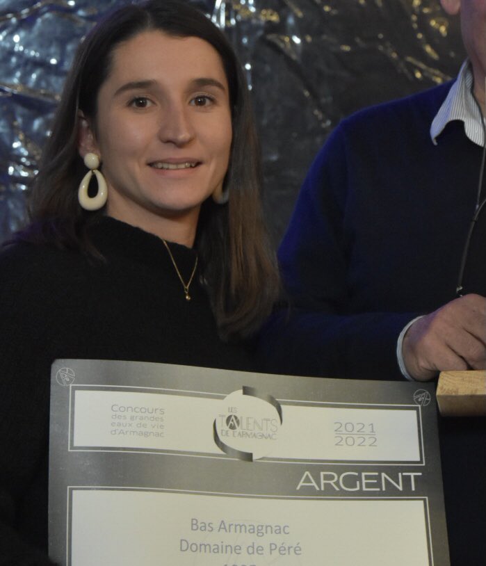 ArmagnacNews's tweet photo. Domaine du Hour, #arton, domaine de Péré, domaine d’#ognoas, les jeunes en première ligne en #armagnac ! 

Tous les lauréats du concours #lestalentdelarmagnac sur https://t.co/5PzzkTVMgF 

#gers #landes #lotetgaronne #occitanie #gascogne #cocktail #mixology #caviste #restaurant https://t.co/KYxrIM9sLQ