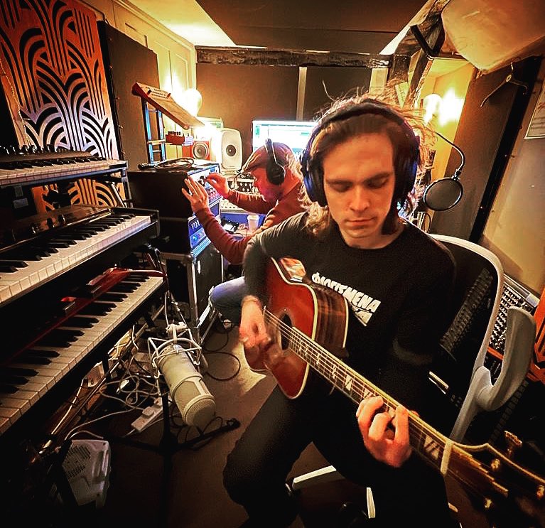 Great session today with <a href="/FuzzSkyler/">Fuzz Skyler</a> - <a href="/LautenAudio/">Lauten Audio</a> Atlantis doing a sterling job on this <a href="/DAngelicoNY/">D'Angelico Guitars</a> acoustic🎙🔥#recordingstudio #musicproduction #musicproducer #lautenaudio #genelec #dangelico