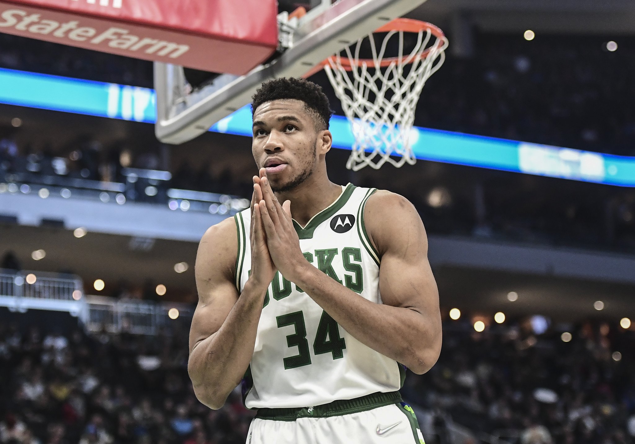  Happy Birthday Giannis Antetokounmpo! What\s your favorite play from the Greek Freak?    