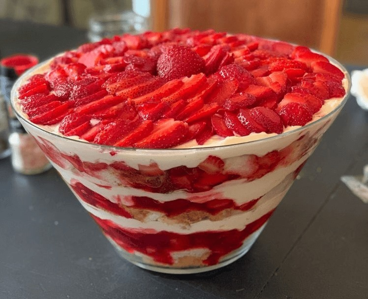 1stRecipes's tweet photo. Strawberry Cheesecake Trifle - Don't Lose This Recipe 😋
Ingredients
1 package (8 ounces) cream cheese, softened
1 cup (8 ounces) sour cream
1/2 cup cold milk
Recipe: https://t.co/KsgSUx1pKj
#icancookchallenge #recipes https://t.co/4OeIE84smR
