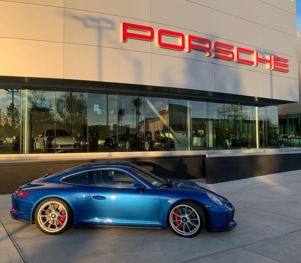 PorscheSCV's tweet photo. Another happy customer getting into their dream 911, a beautifully spec'd 991 GT3 Touring!

Congrats on the new pick up David!

#porschesantaclarita #porsche #porscheclubofamerica #gt3touring #gt3 #porsche911 #porschelife #porschemoment #porschegt3

📷 @toddkesslersellscars https://t.co/UNMntnXb03
