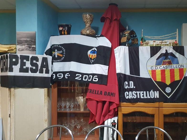 CDCastellon's tweet photo. 🏁 La Penya Albinegres d'Orpesa (@OrpesaD) va celebrar este diumenge amb un emotiu event el seu 🔟 Aniversari. Enhorabona des del @cdcastellon, orelluts! Per molts anys més! 👏🤍🖤

@FEDPECAS 

#PPO 👂 https://t.co/8e2fyX1yNH