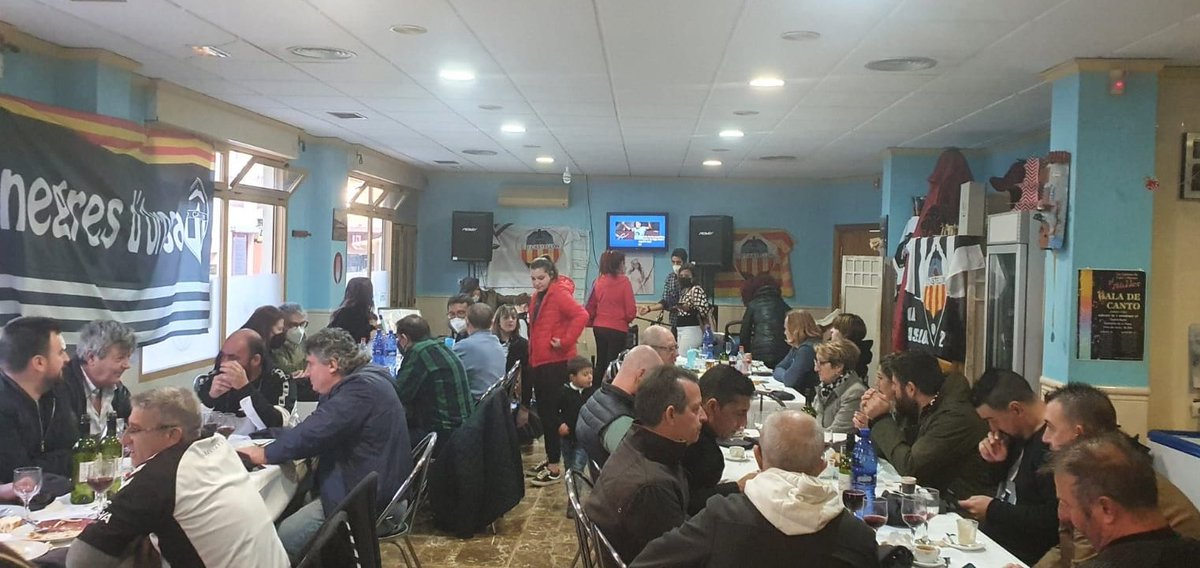 CDCastellon's tweet photo. 🏁 La Penya Albinegres d'Orpesa (@OrpesaD) va celebrar este diumenge amb un emotiu event el seu 🔟 Aniversari. Enhorabona des del @cdcastellon, orelluts! Per molts anys més! 👏🤍🖤

@FEDPECAS 

#PPO 👂 https://t.co/8e2fyX1yNH