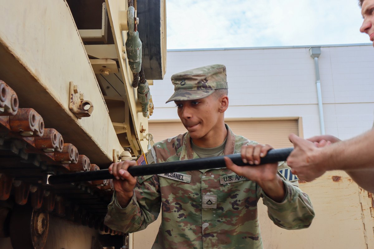 1ABCT_3ID's tweet photo. #MotorpoolMonday is a great day to get after some preventive maintenance checks and services. What did you do to maintain your readiness? Share your pictures in the comments. 
@MarneCG @3rd_Infantry @SpartanBrigade @3rdCAB  @18airbornecorps https://t.co/aZKJoWnioc