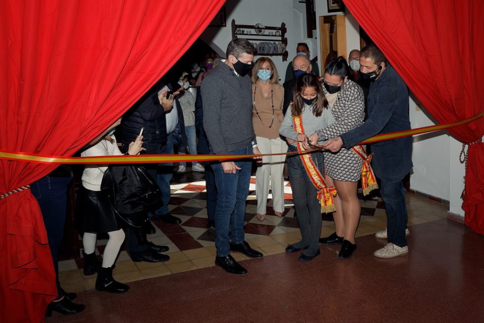 Cs_Murcia's tweet photo. 🎄Nuestro concejal de Proyectos Europeos, @juanfercs, asiste a la inauguración del belén de la peña huertana @elalmirez.
El belén estará abierto hasta el 6 de enero en horario de 17:30 a 20:00 de la tarde (excepto 24 y 31 de diciembre).
#CsConLasTradiciones https://t.co/vJA59r7dKW