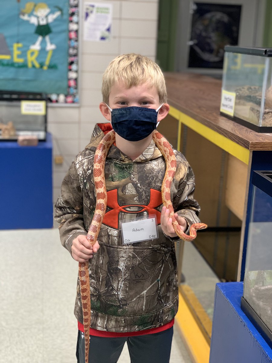 MrsRevak's tweet photo. We had a great day at the Science Center! We dissected a sheep’s eye, made telescopes that helped us read upside down and, of course, said hi to our animal friends. @AvenueOgden https://t.co/nh8rFkbF3q