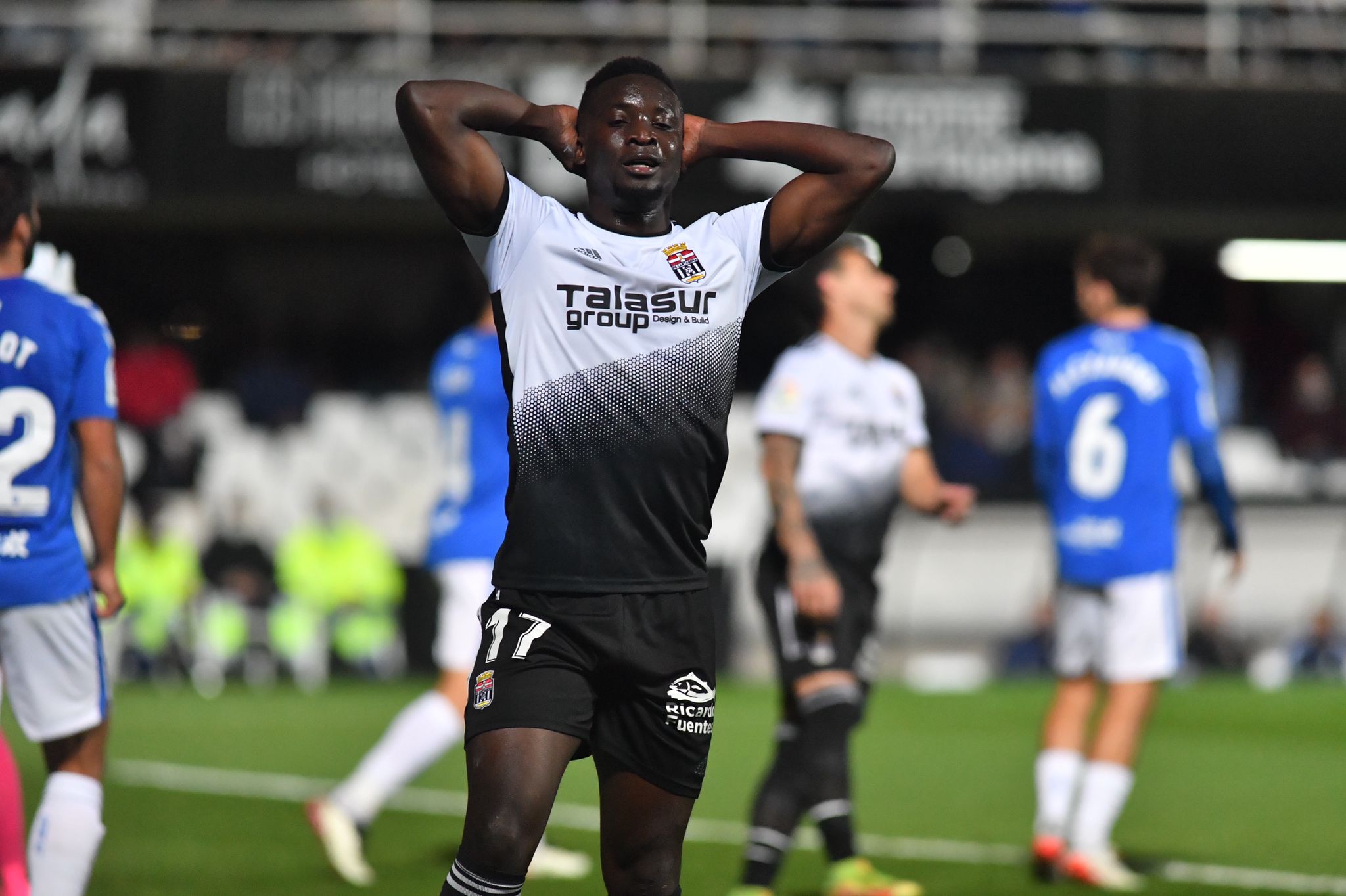 El CD Tenerife consiguió el empate después de haber estado todo el partido a remolque. La marca llegó tras ver Mo Dauda la roja